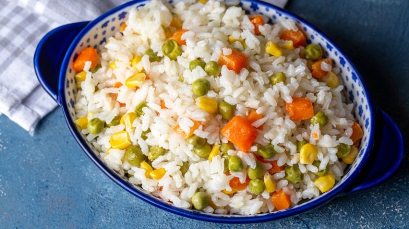 Comment réaliser un riz pilaf aux petits pois et poulet ?