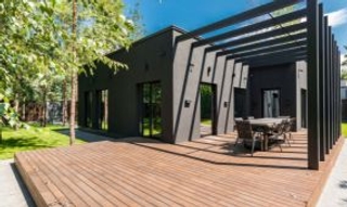 Terrasse en pierre : comment la nettoyer efficacement ?