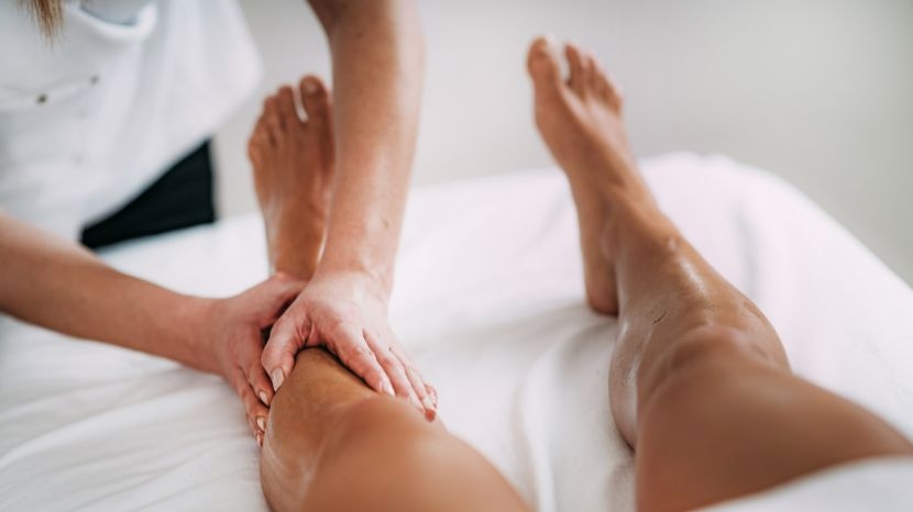 Jambes légères après 60 ans : les bons gestes pour relancer la circulation naturellement
