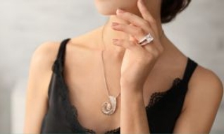 Comment nettoyer des bijoux en argent ?