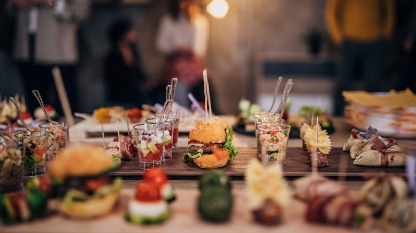 Cette Année, Je Reçois pour les Fêtes : Conseils pour une Soirée Inoubliable