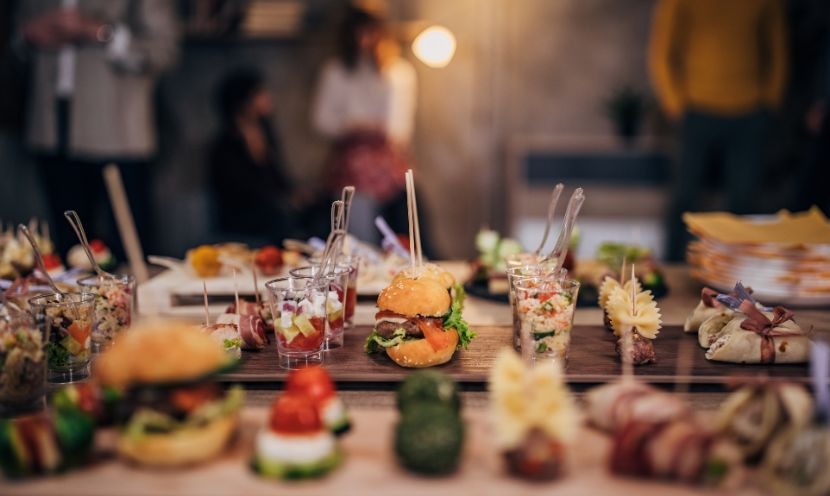 Cette Année, Je Reçois pour les Fêtes : Conseils pour une Soirée Inoubliable Cette Année, Je Reçois pour les Fêtes : Conseils pour une Soirée Inoubliable